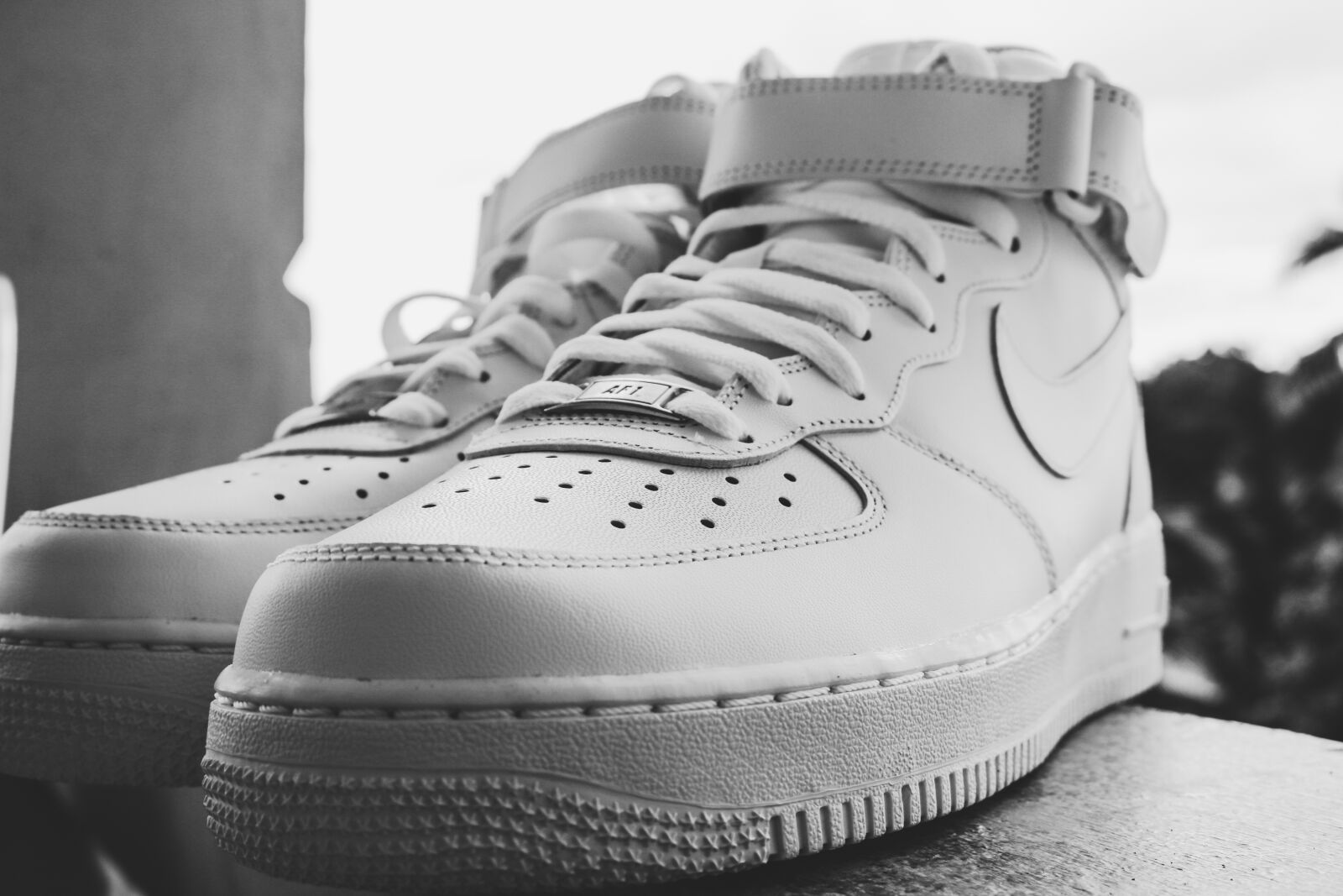 Canon EOS 750D (EOS Rebel T6i / EOS Kiss X8i) sample photo. Nike, shoes, white photography