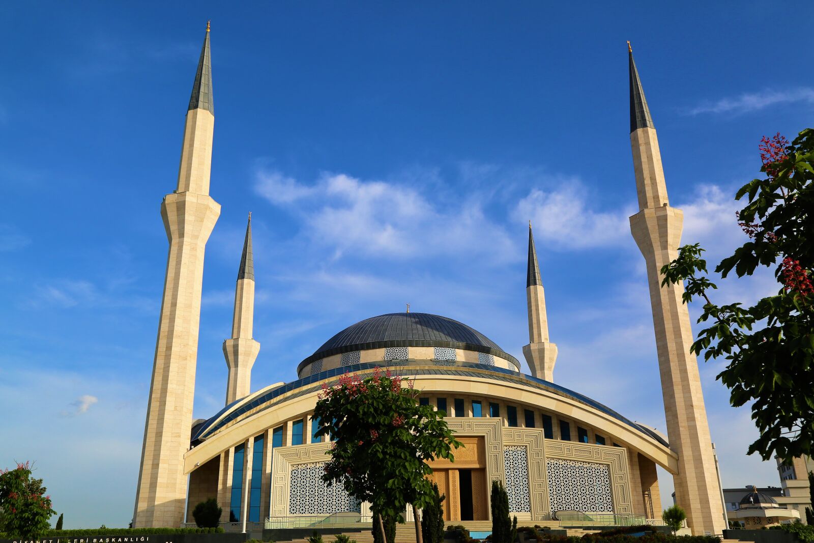 Canon EOS 5D Mark III sample photo. Cami, minaret, islam photography