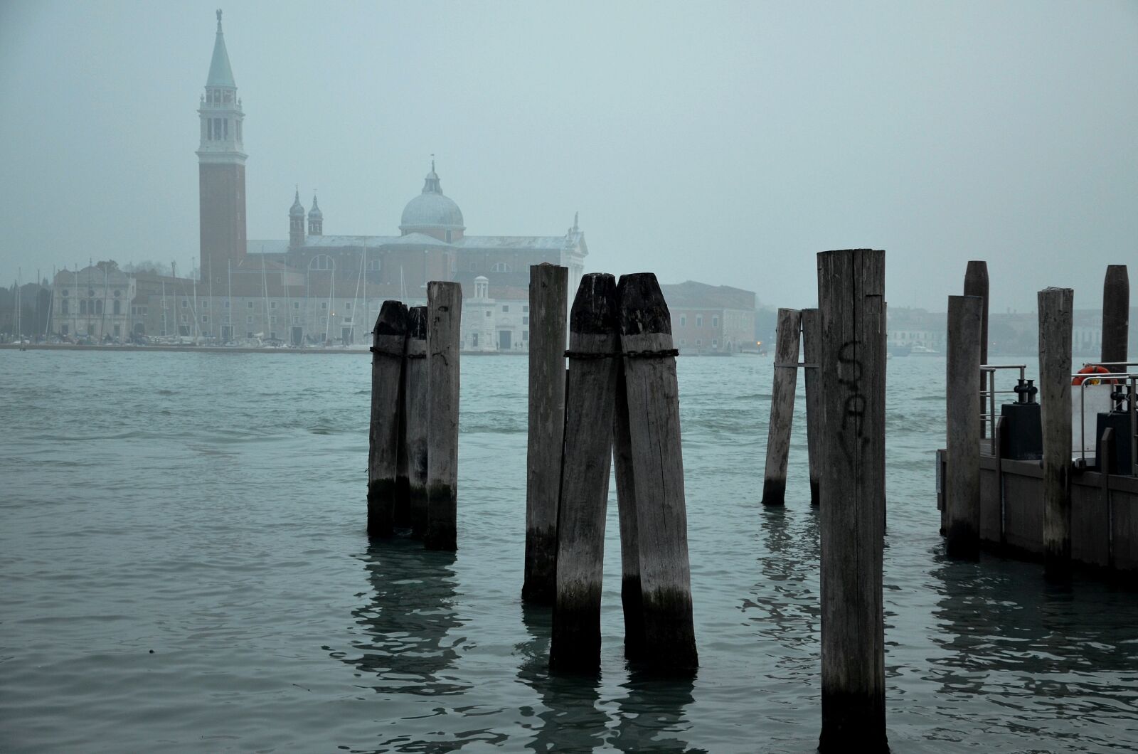 Nikon D5100 sample photo. Water, architecture, travel photography