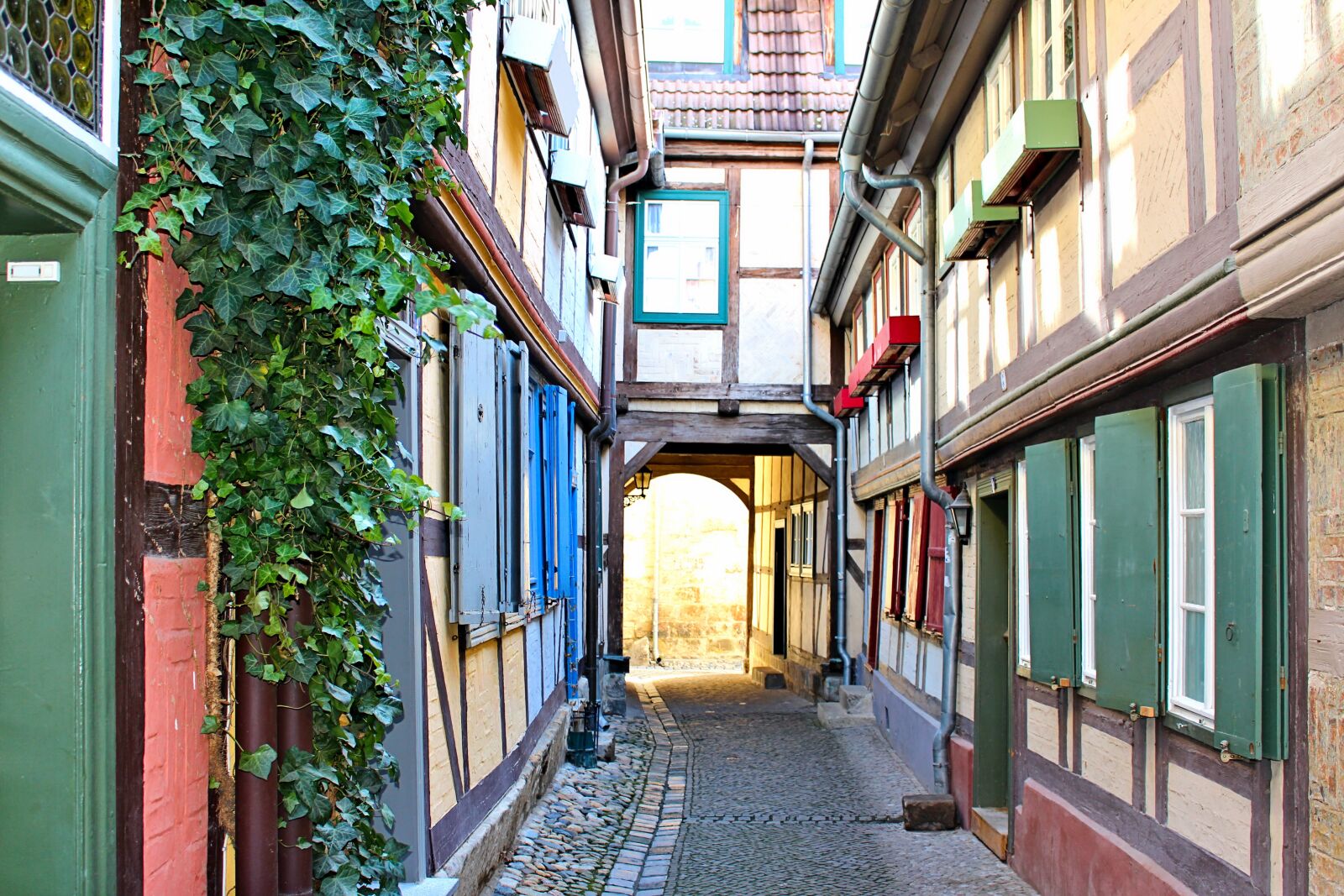 Canon EOS 700D (EOS Rebel T5i / EOS Kiss X7i) sample photo. Quedlinburg, alley, truss photography