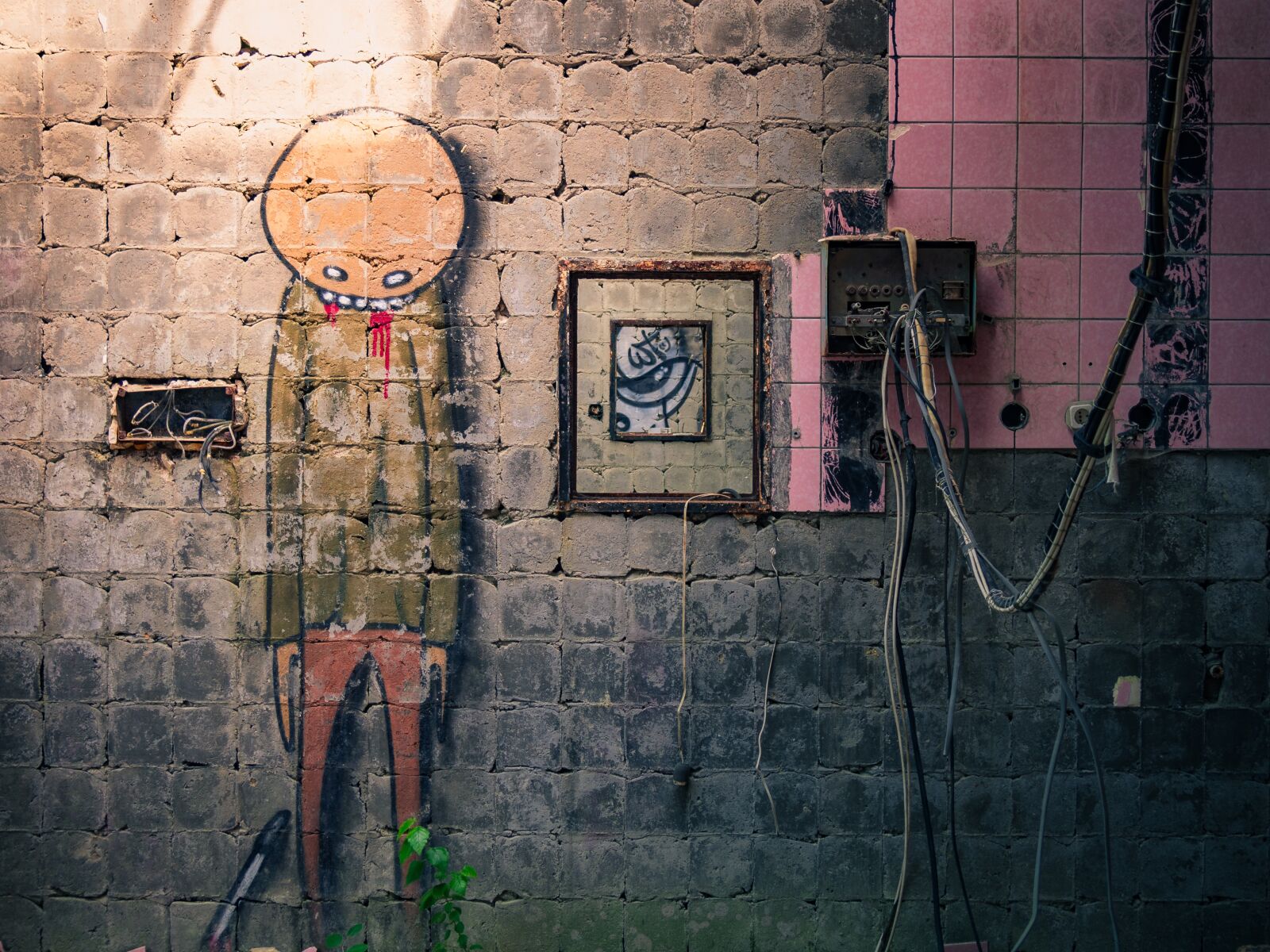 Olympus OM-D E-M10 sample photo. Building, abandoned, decay photography