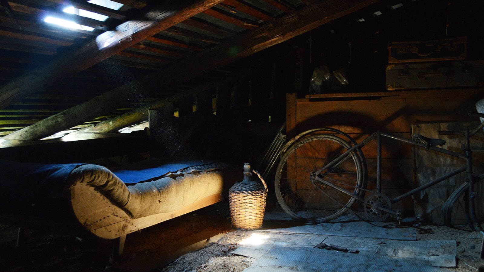 Nikon D3200 sample photo. The loft, povala, old photography
