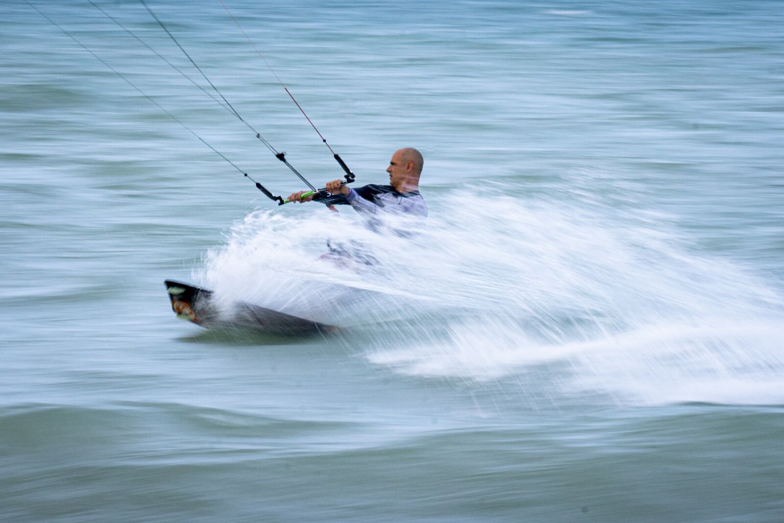 Sony a7 II + Sony FE 70-200mm F4 G OSS sample photo. Kite, panning, sport photography photography