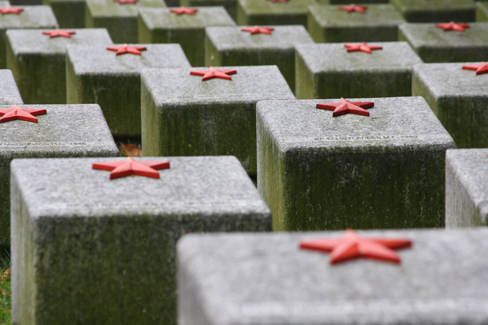 Canon EOS 1000D (EOS Digital Rebel XS / EOS Kiss F) sample photo. Star, cemetery, history photography