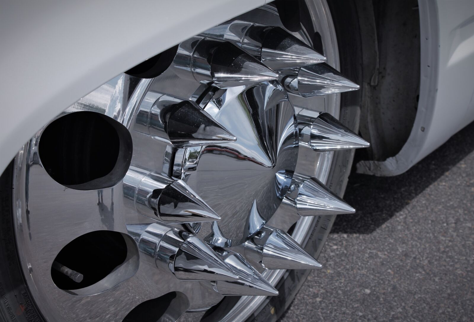 Canon EOS 1100D (EOS Rebel T3 / EOS Kiss X50) sample photo. Rims, wheel rim, spikes photography