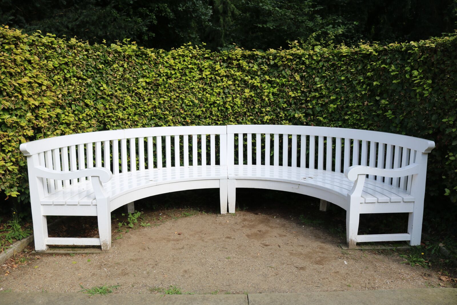 Canon EOS 750D (EOS Rebel T6i / EOS Kiss X8i) sample photo. Bank, sit, cozy photography