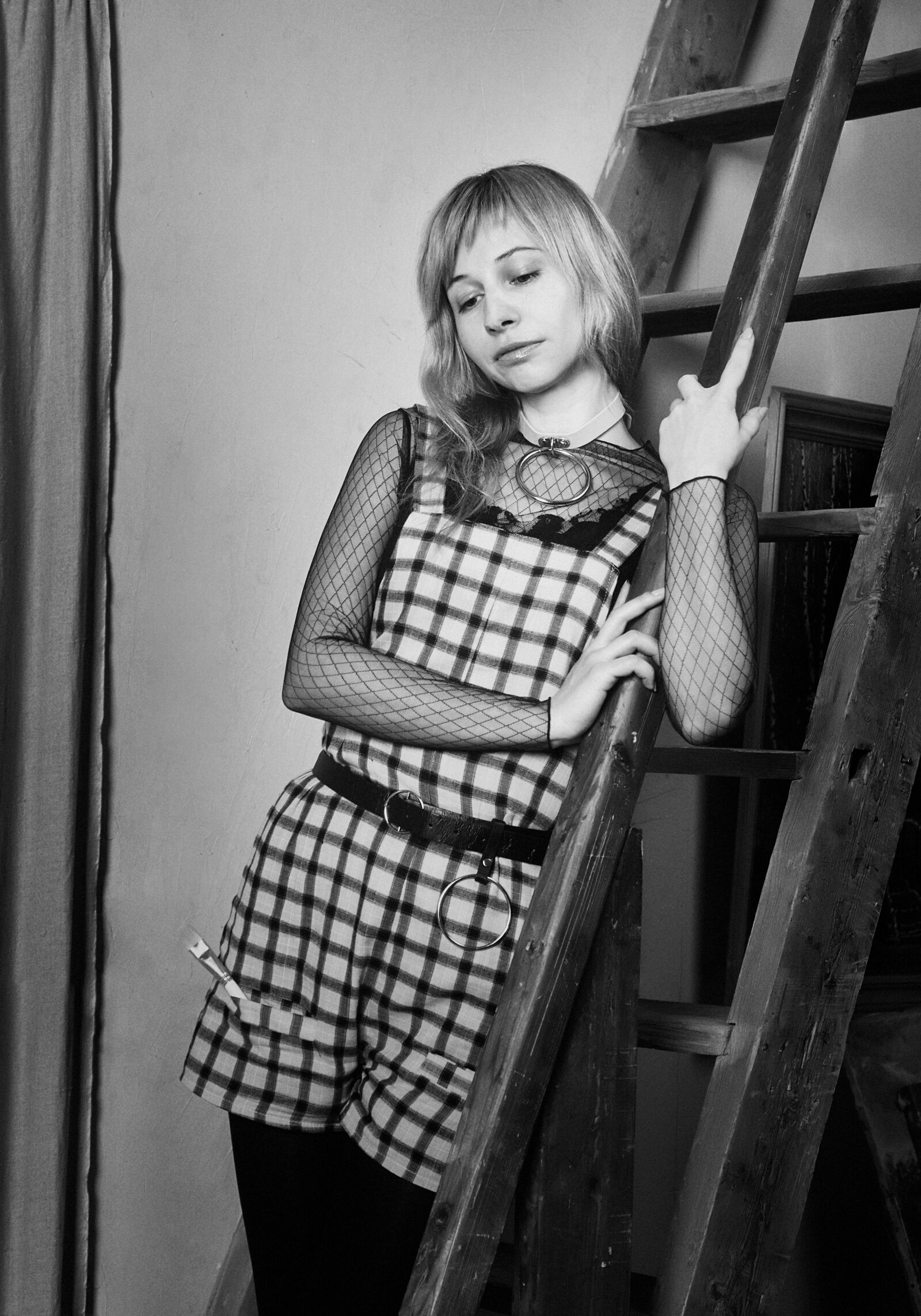 Canon EOS 5D Mark II sample photo. Girl, shyness, emotions photography