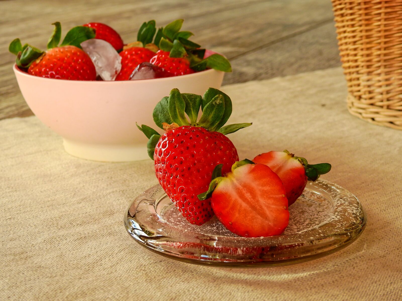 Nikon Coolpix P900 sample photo. Strawberries, berries, fruits photography