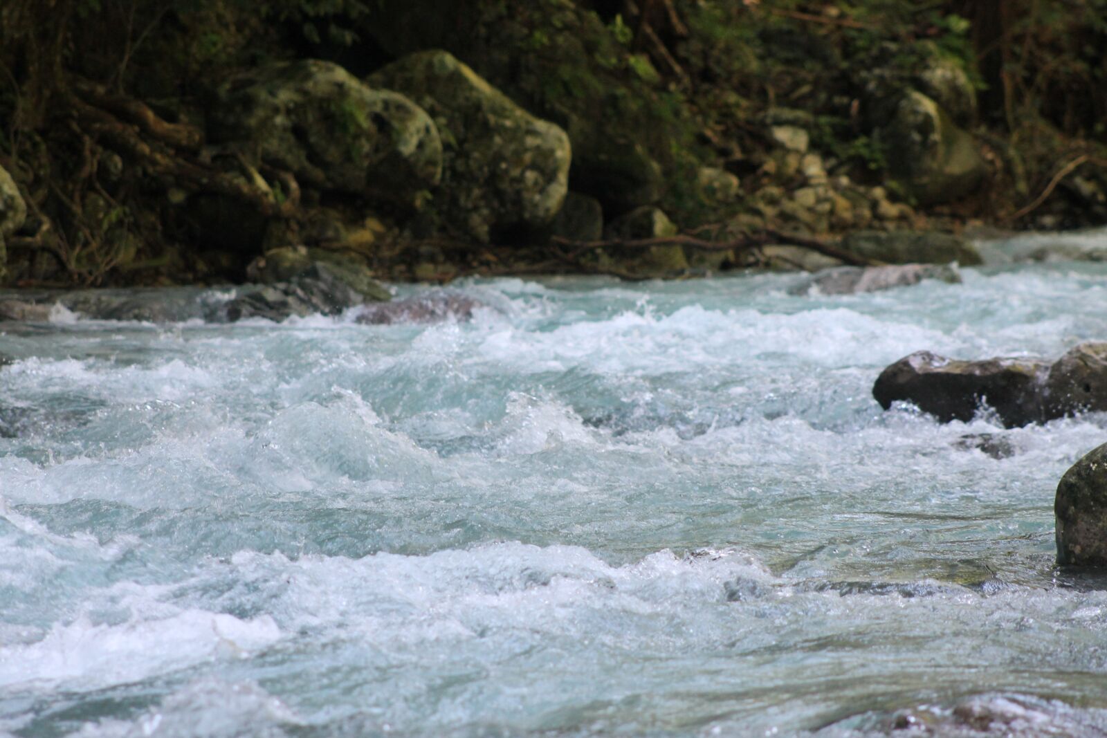 Canon EOS 1100D (EOS Rebel T3 / EOS Kiss X50) + EF75-300mm f/4-5.6 sample photo. River, rapids, whitewater photography