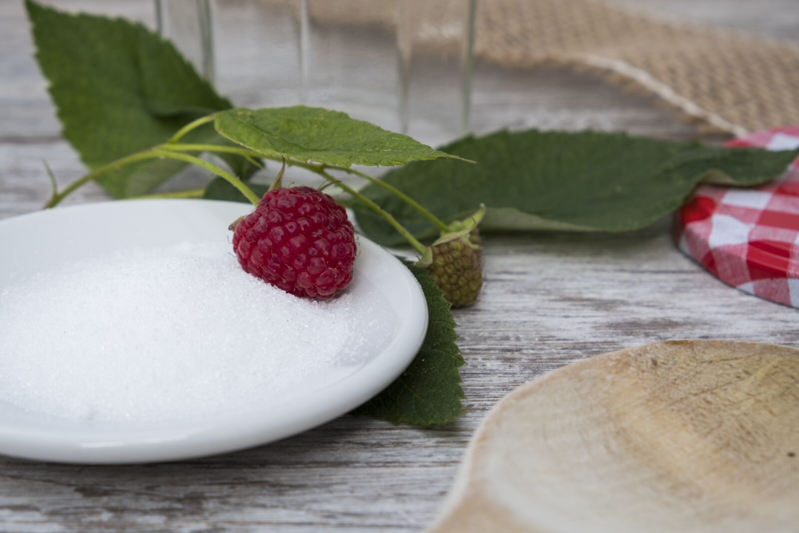 Fujifilm XF 18-55mm F2.8-4 R LM OIS sample photo. Raspberry, berries, fruit photography