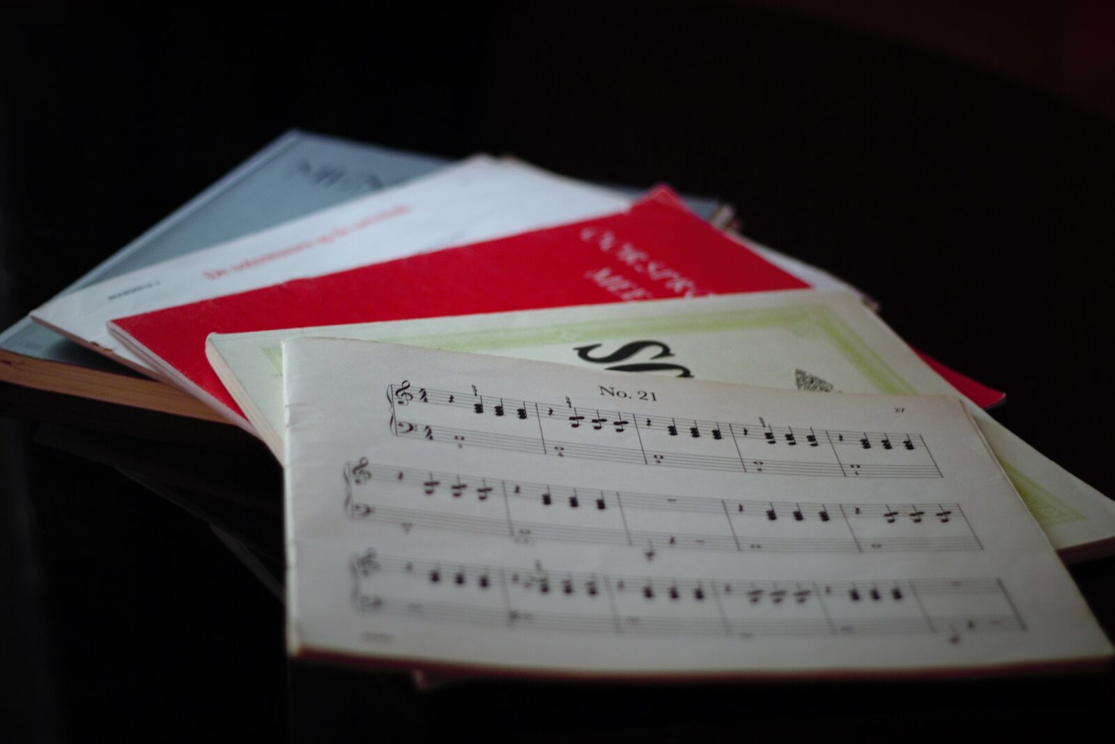 Canon EOS 600D (Rebel EOS T3i / EOS Kiss X5) sample photo. Lyrics, music lessons, sheet photography