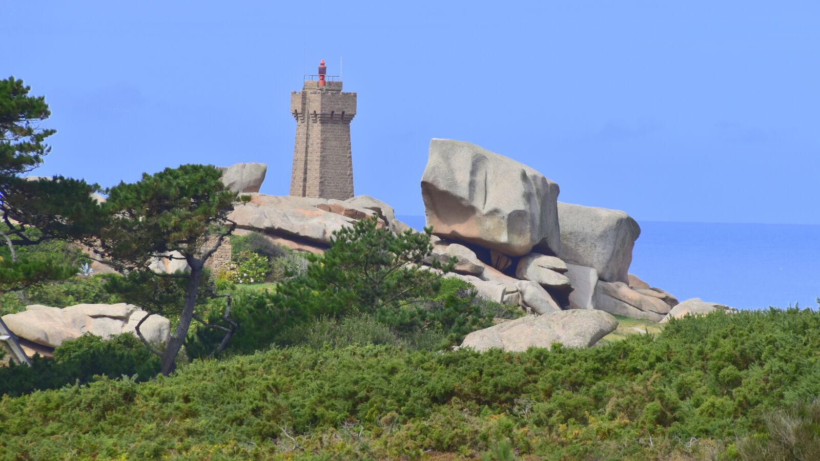Nikon D5600 sample photo. Lighthouse, sea, brittany photography