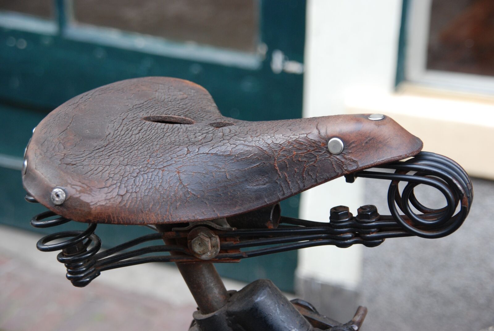 Nikon D80 sample photo. Bicycle, saddle, learn photography