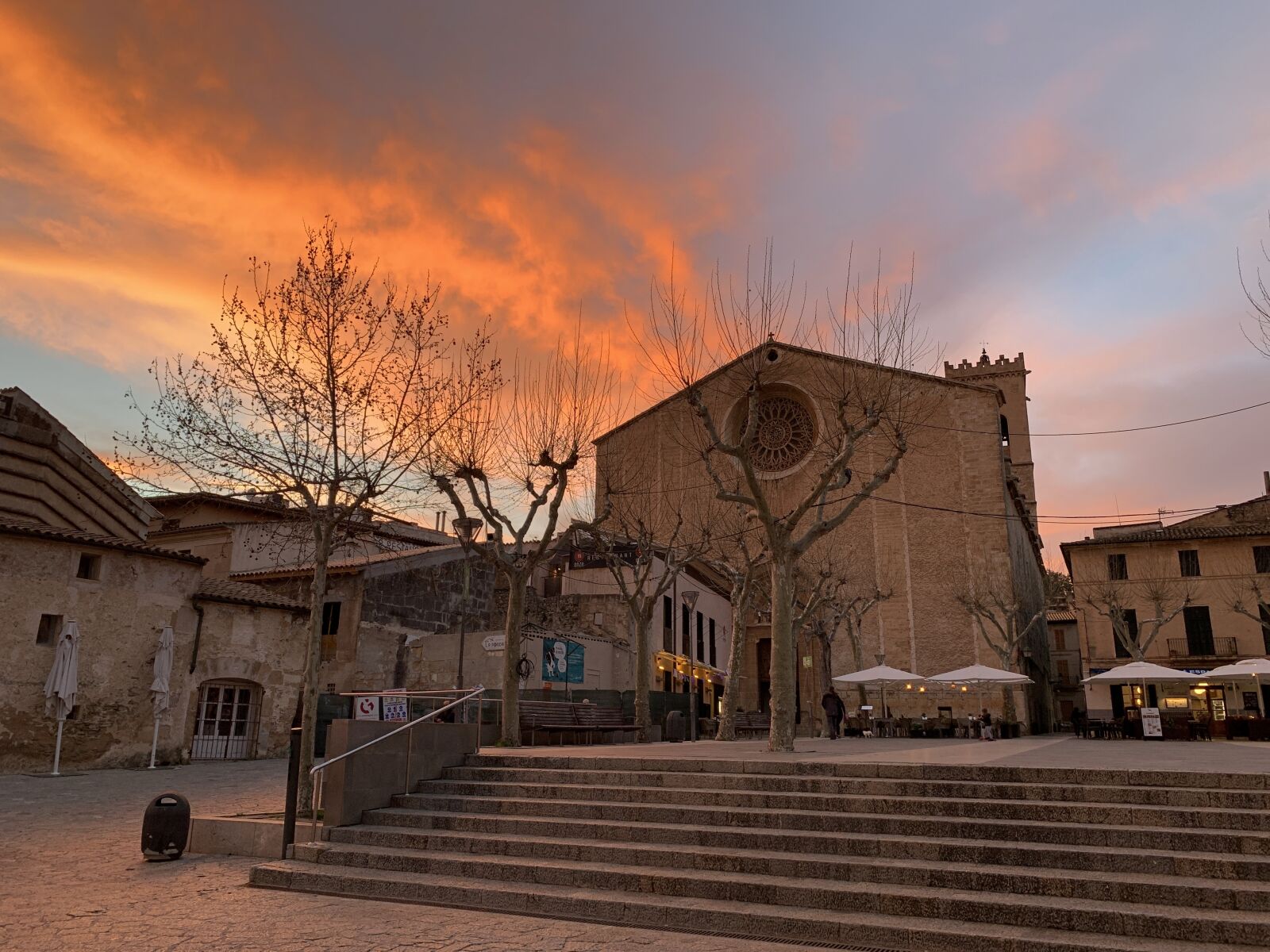 Apple iPhone XR sample photo. Sunset, historic center, mallorca photography