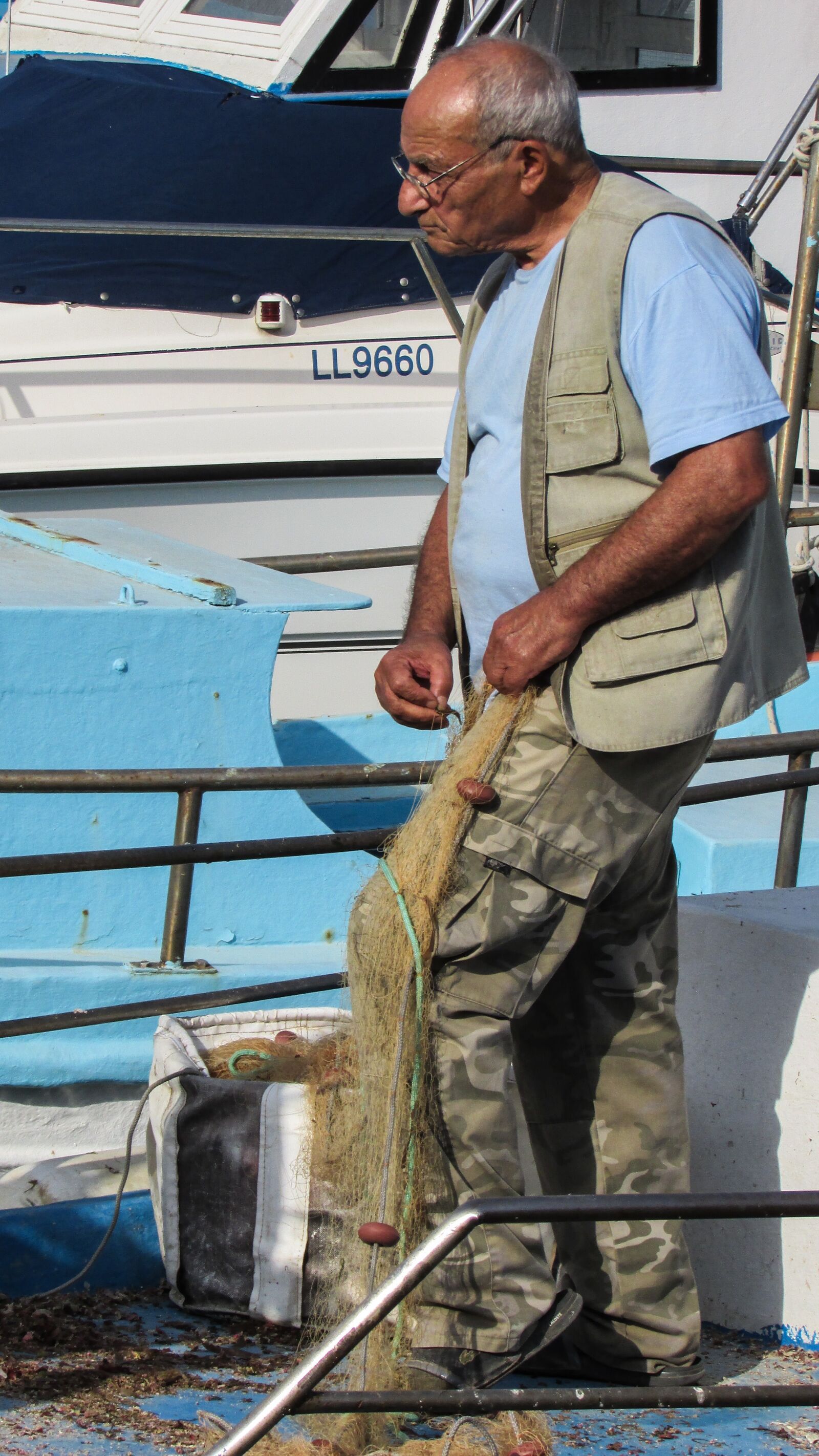 Canon PowerShot SX400 IS sample photo. Fisherman, nets, fixing nets photography