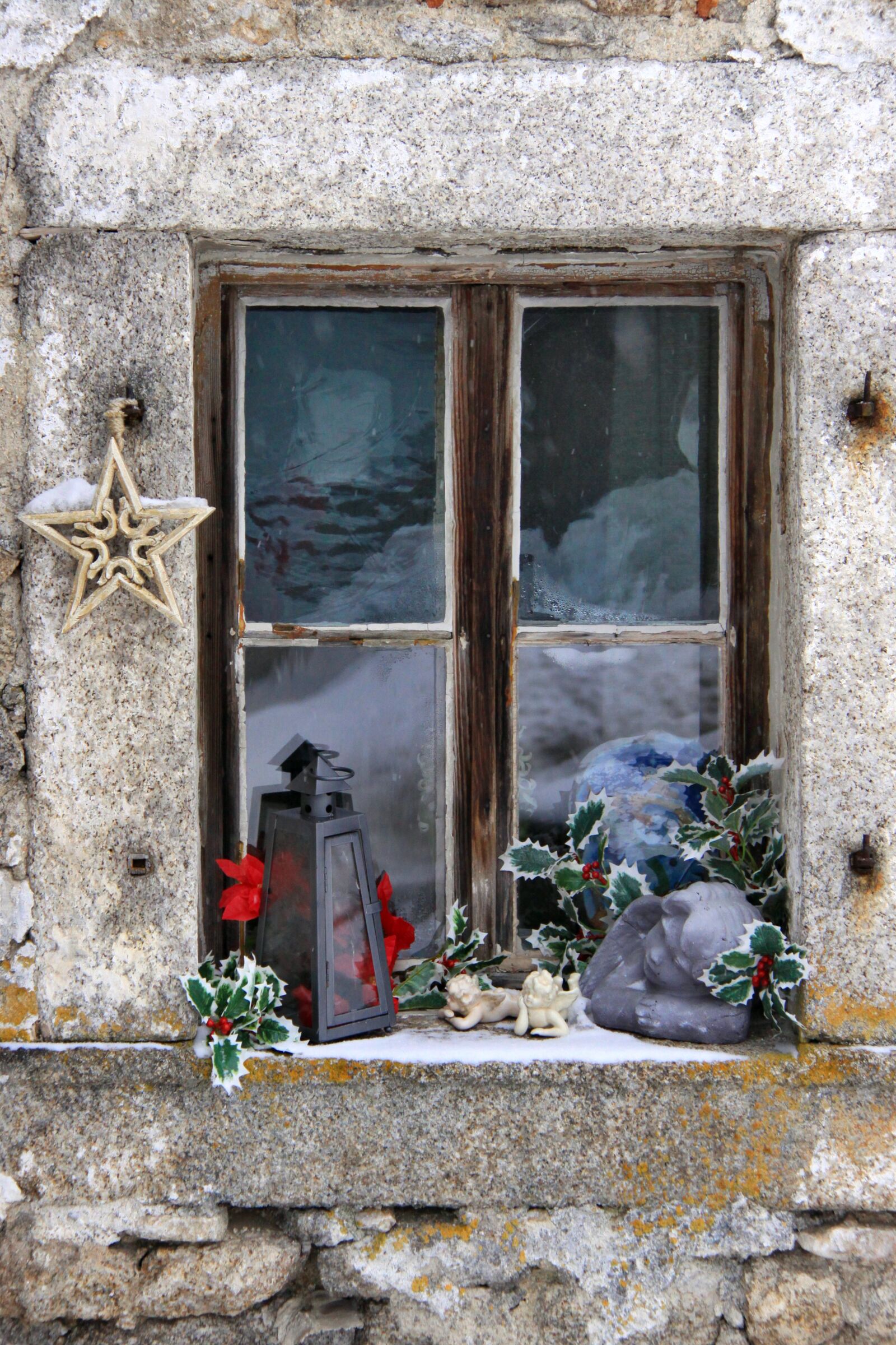 Canon EOS 50D sample photo. Window, christmas decoration, christmas photography