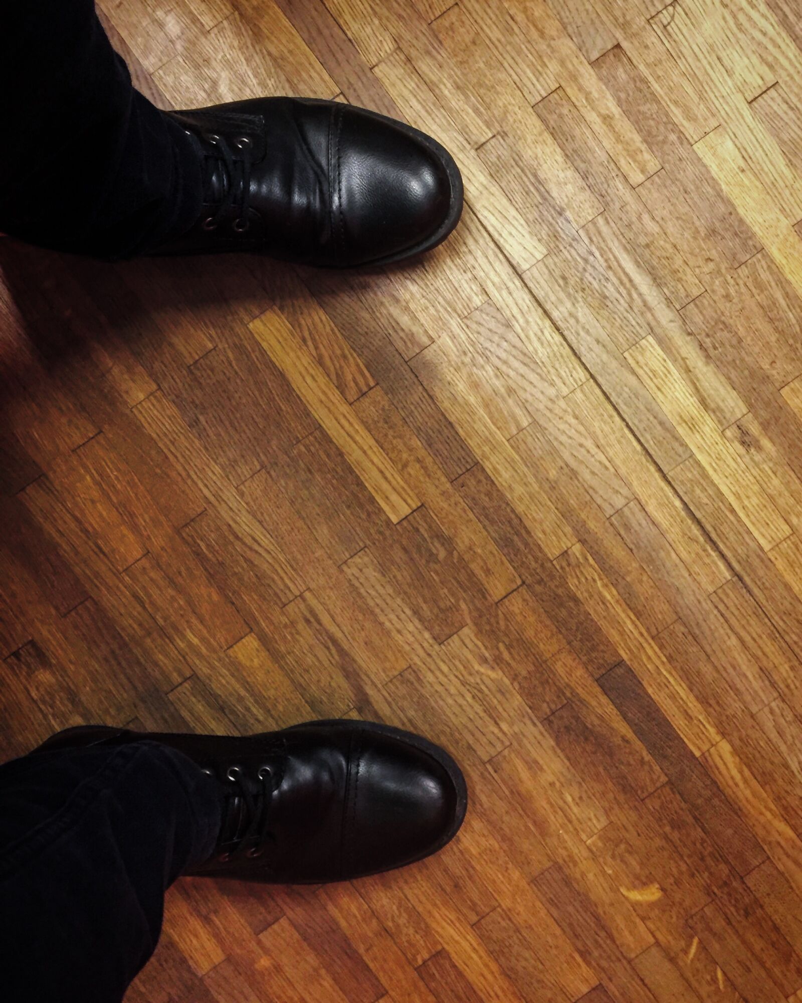 Apple iPhone 6 sample photo. Feet, floor photography