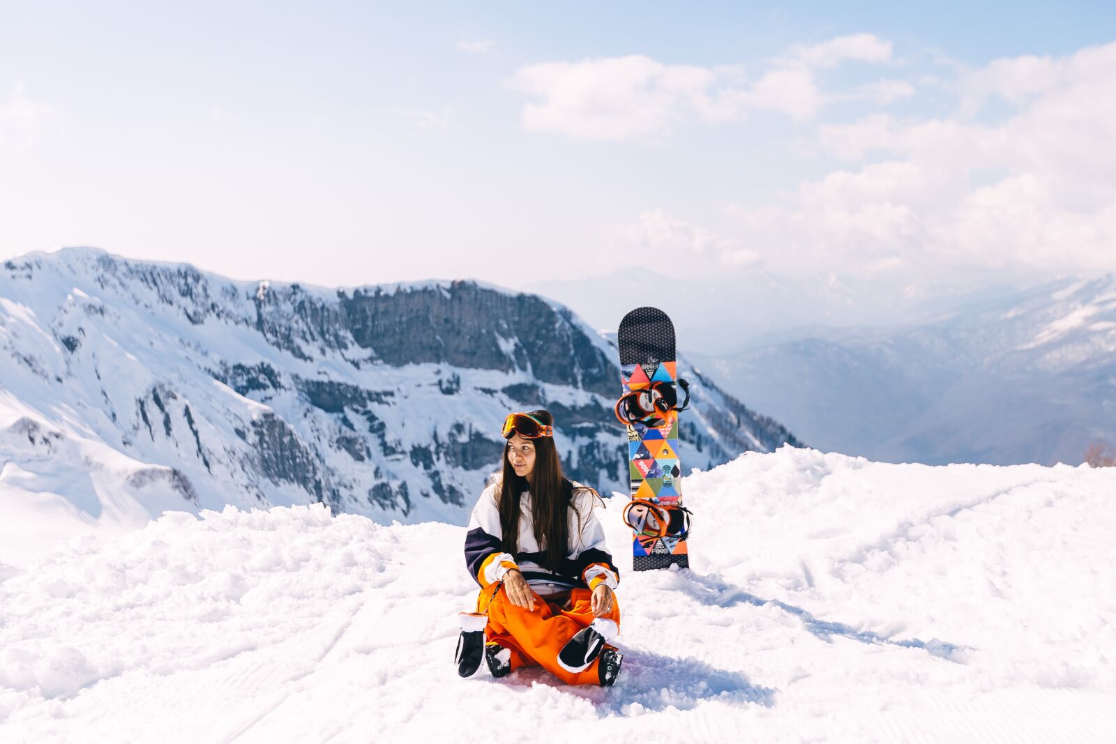 Canon EF 16-35mm F2.8L II USM sample photo. Girl, mountains, photoshoot photography