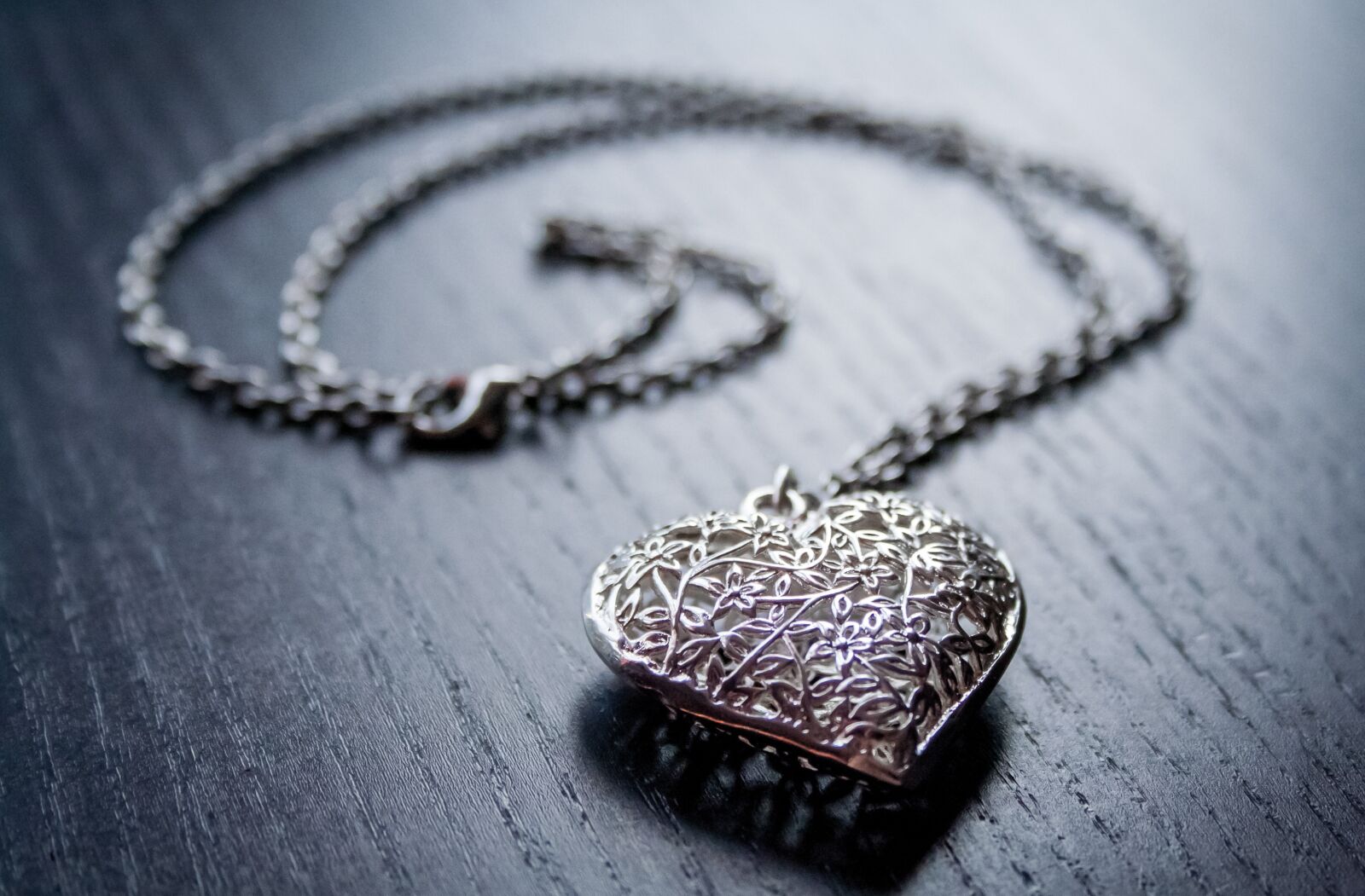 Canon EOS 350D (EOS Digital Rebel XT / EOS Kiss Digital N) sample photo. Heart, love, jewellery photography