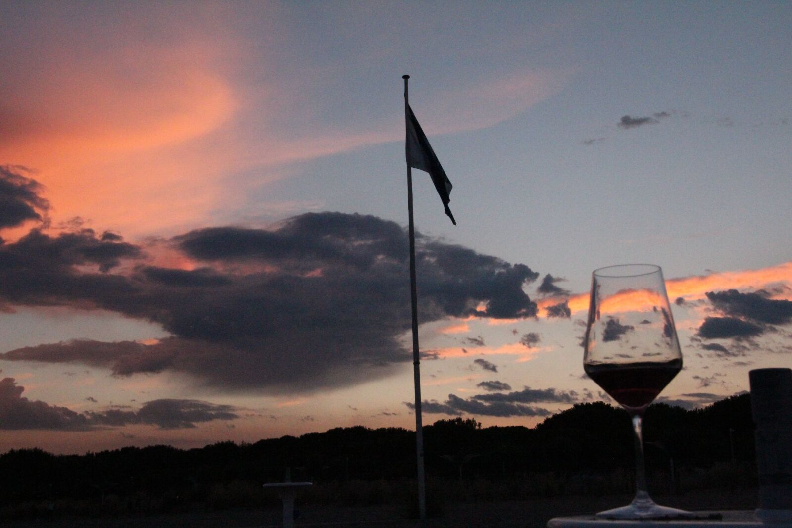 Canon EOS 600D (Rebel EOS T3i / EOS Kiss X5) sample photo. Sunset, dark, sky photography