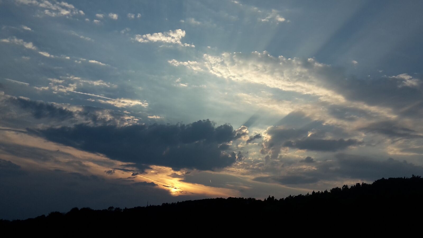 Samsung Galaxy S5 Mini sample photo. Evening, sky, clouds photography