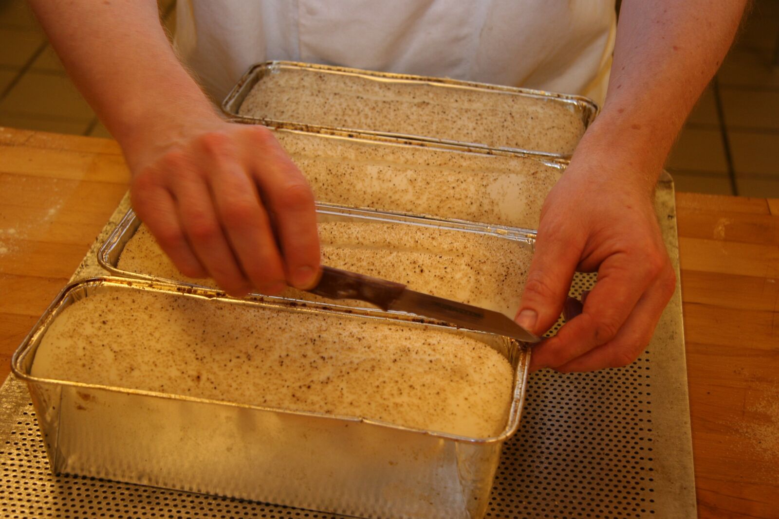 Canon EOS 20D sample photo. Form bread, baking, oven photography