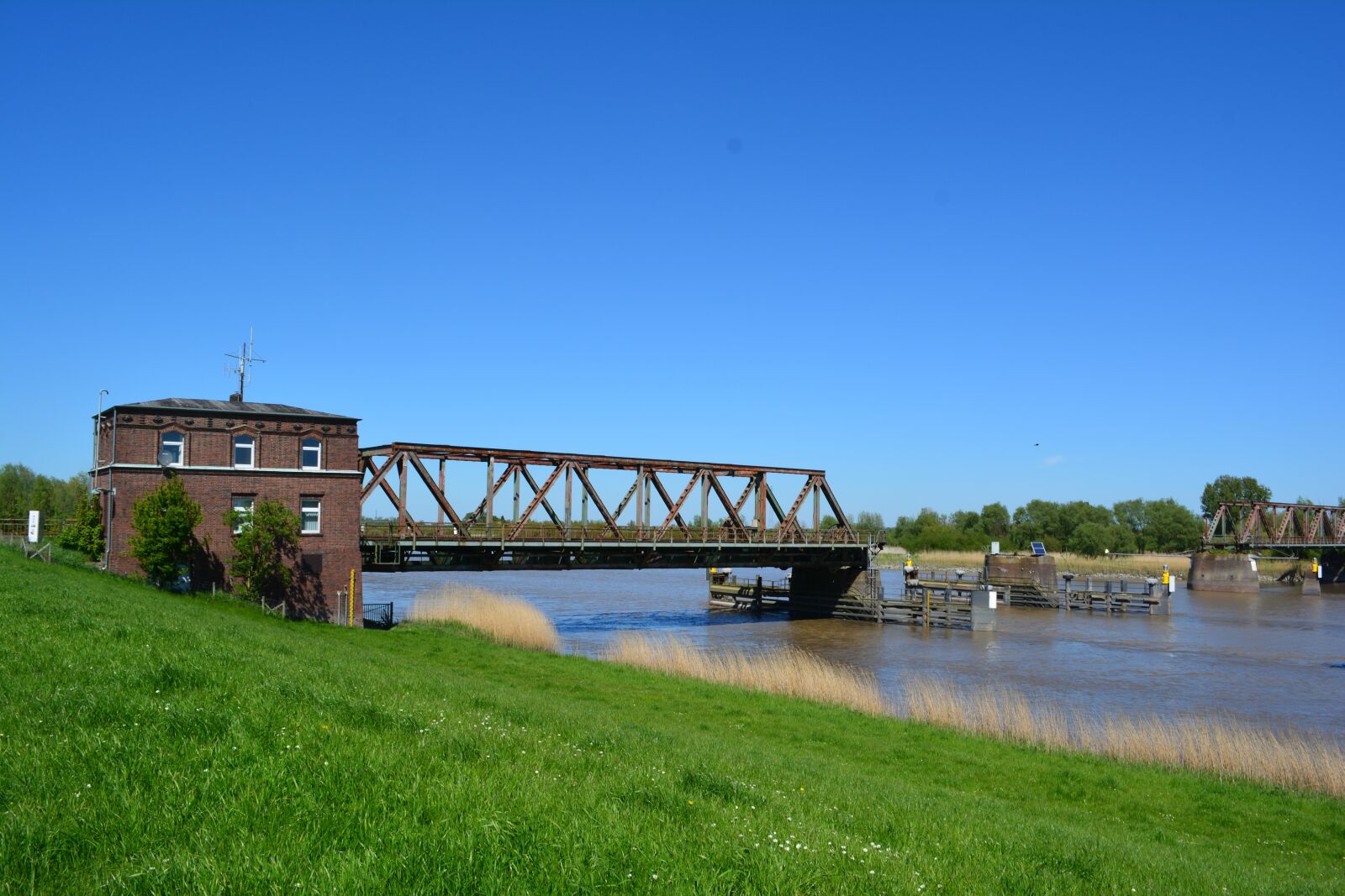 Nikon D5200 sample photo. Fries bridge, weener, railway photography