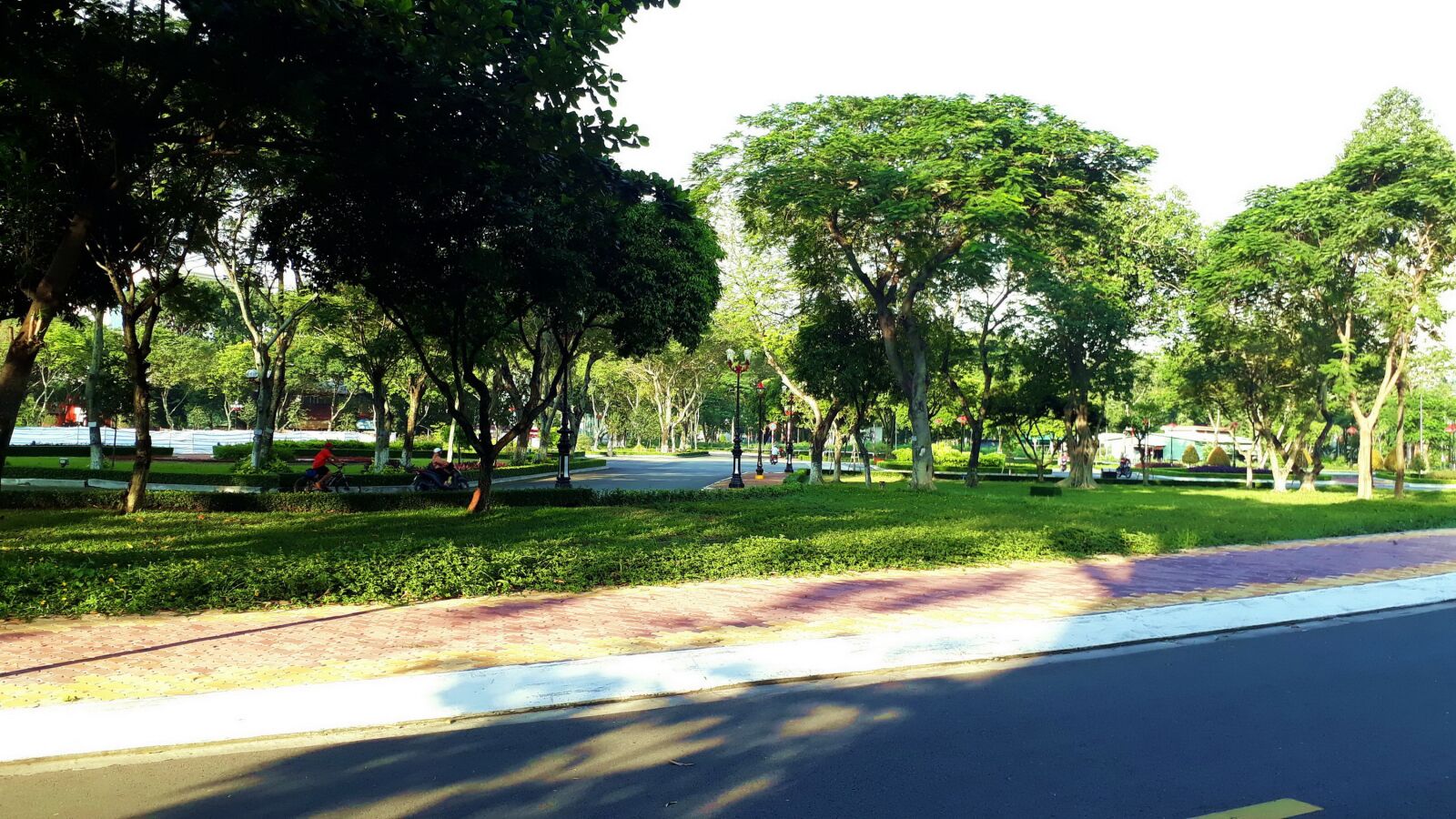 Samsung Galaxy J5 Prime sample photo. Park, trees, afternoon photography