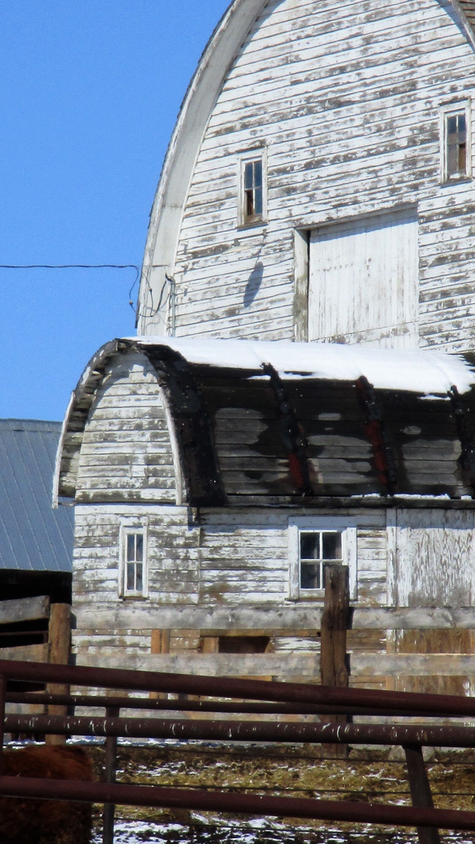 Canon PowerShot ELPH 180 (IXUS 175 / IXY 180) sample photo. Old barn, country, spring photography