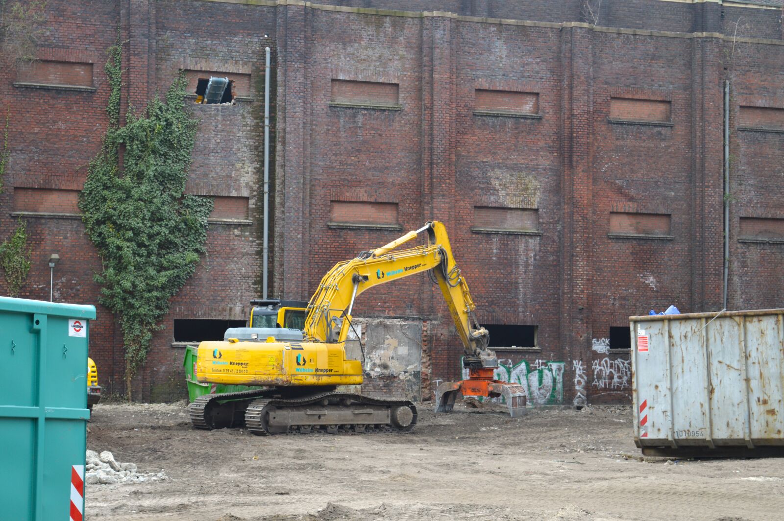 Nikon D3200 sample photo. Construction equipment, excavators, yellow photography