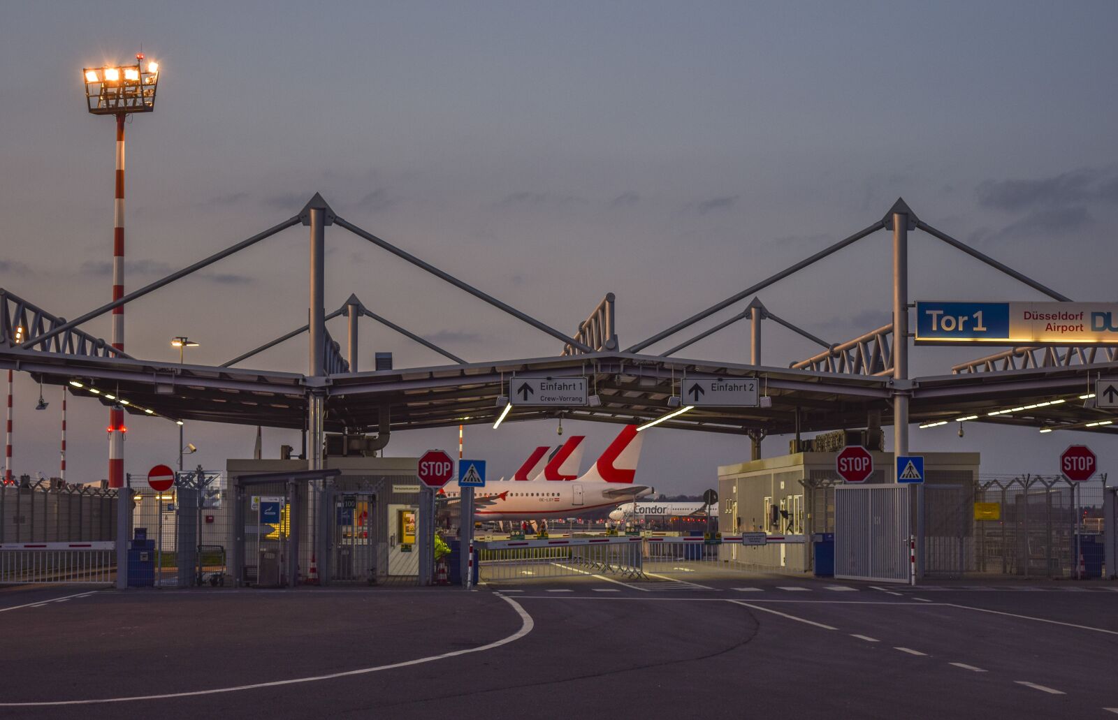 Nikon D3300 sample photo. Airport, prior to, passenger photography