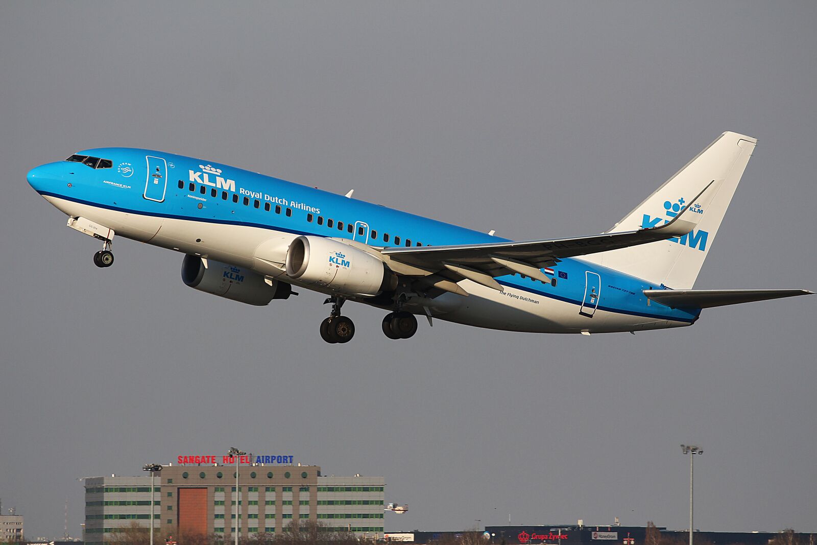 Canon EOS 700D (EOS Rebel T5i / EOS Kiss X7i) + Canon EF 100-400mm F4.5-5.6L IS USM sample photo. Klm, blue, planespotting photography
