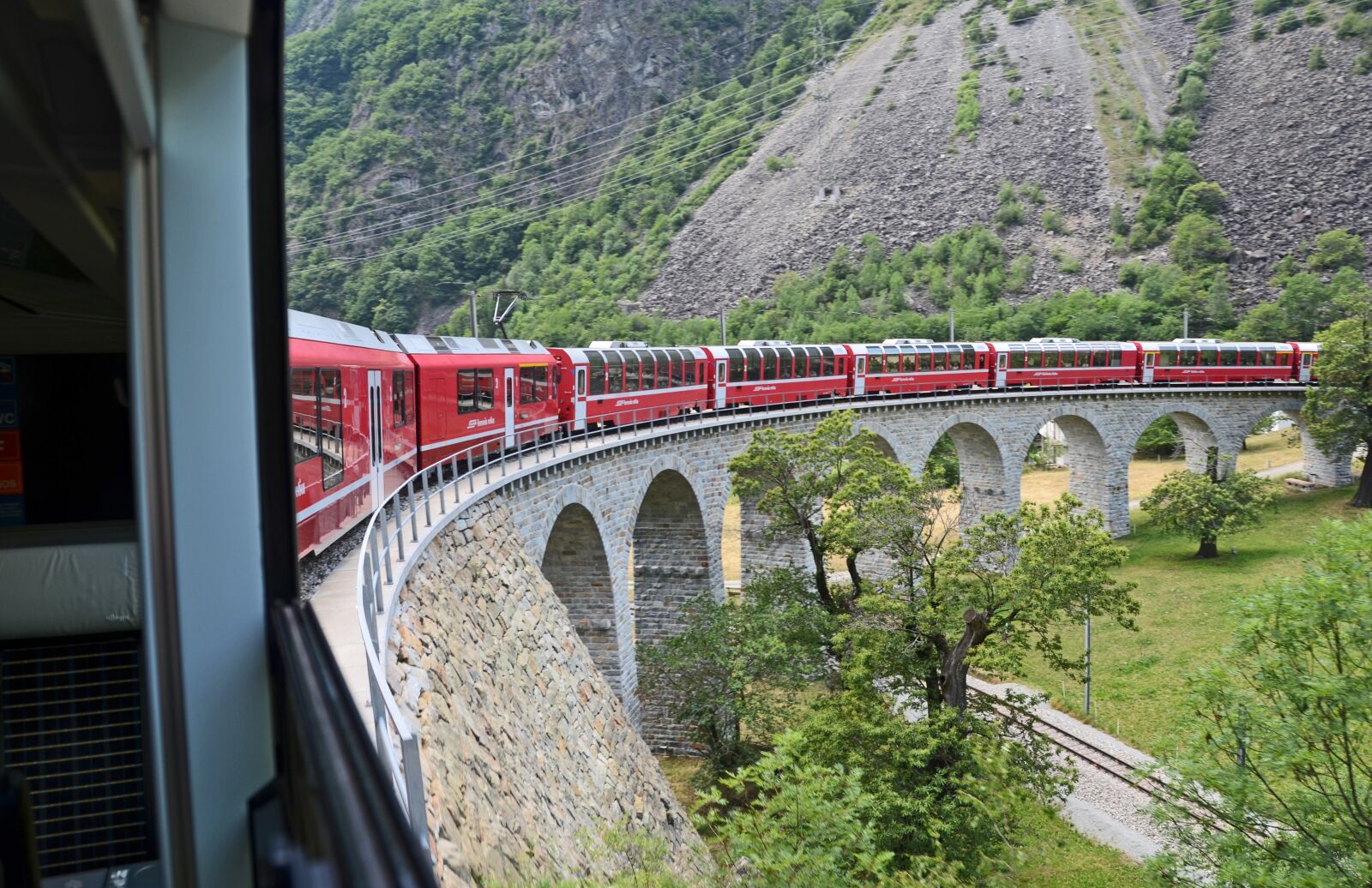 Nikon D5100 sample photo. Train, switzerland, alpine photography