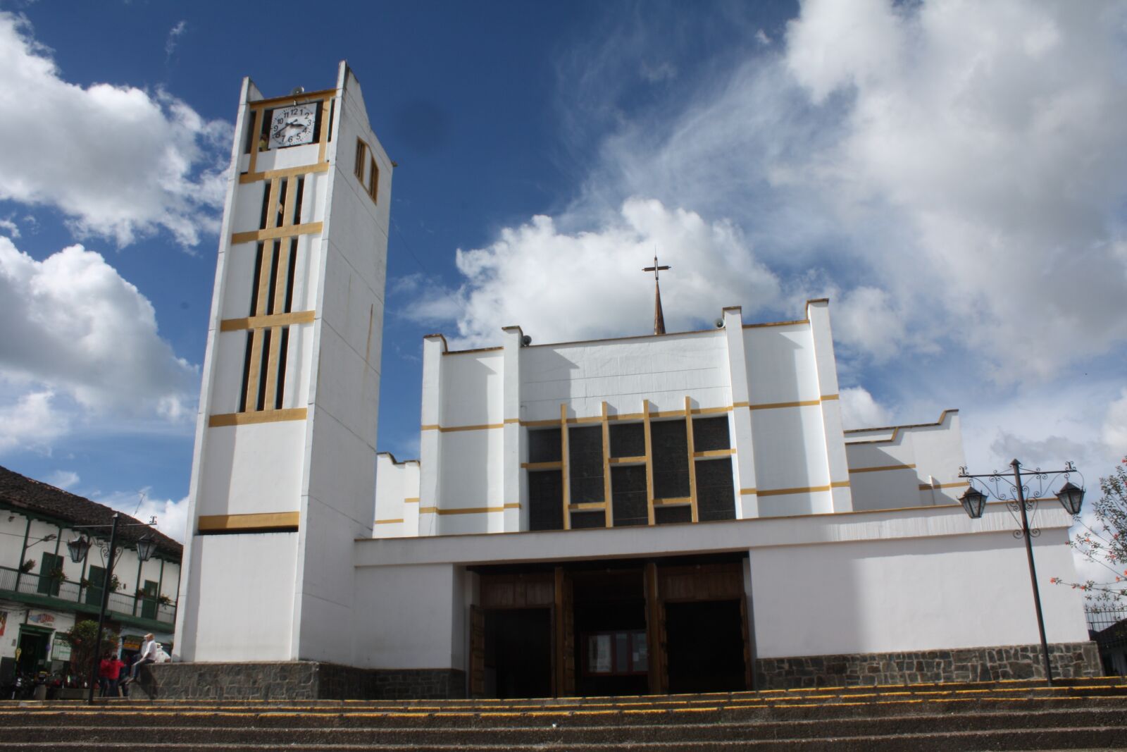 Canon EOS 450D (EOS Rebel XSi / EOS Kiss X2) sample photo. Religion, temple, church photography
