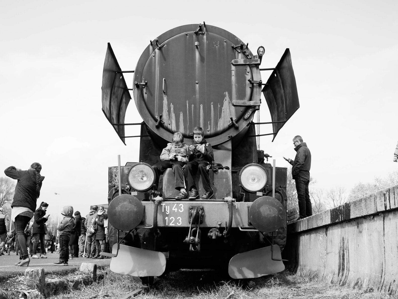 Olympus PEN E-PL6 sample photo. Steam locomotive, people, locomotive photography
