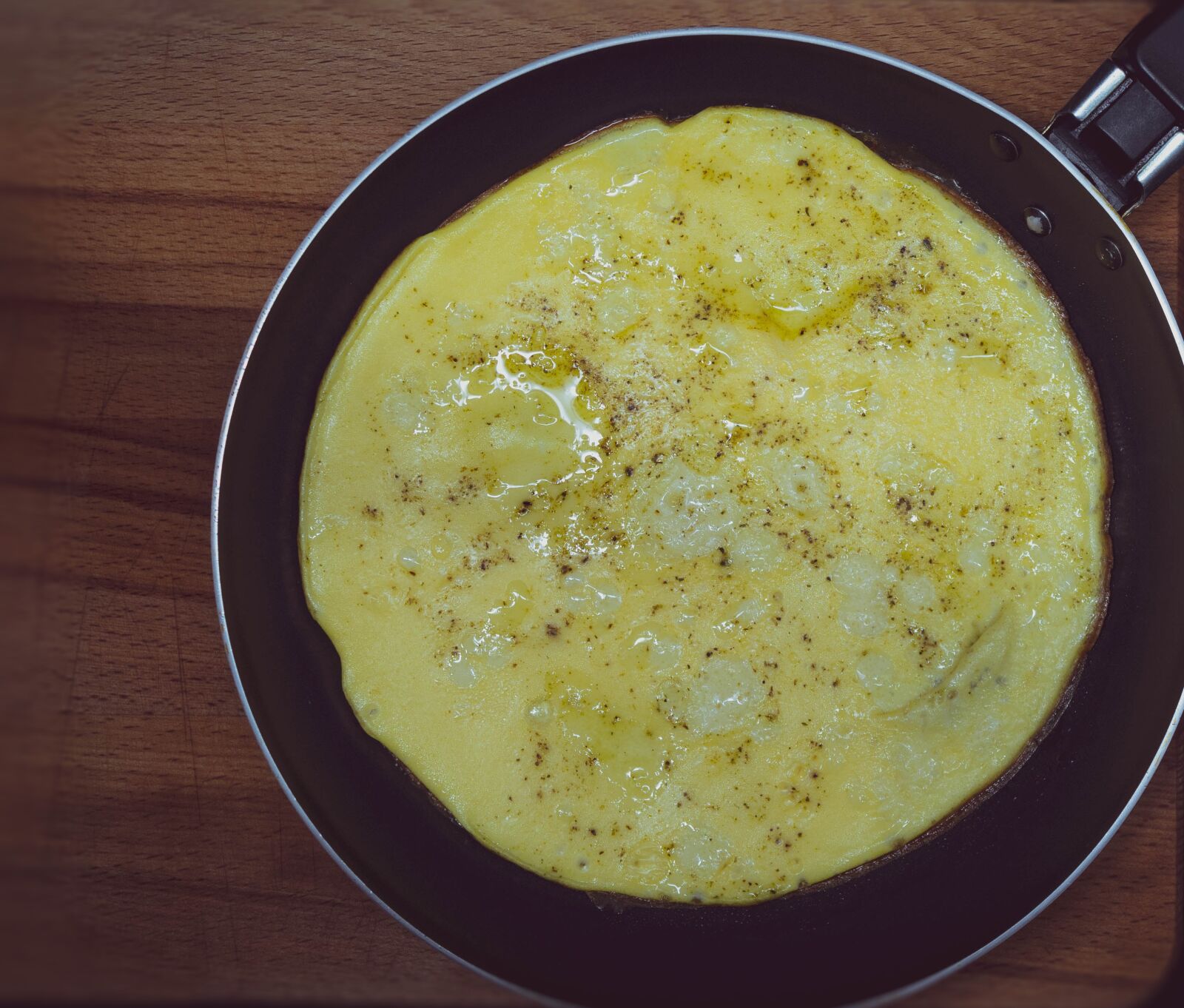 Canon EOS 4000D (EOS Rebel T100 / EOS 3000D) sample photo. Food, frying pan, omelet photography