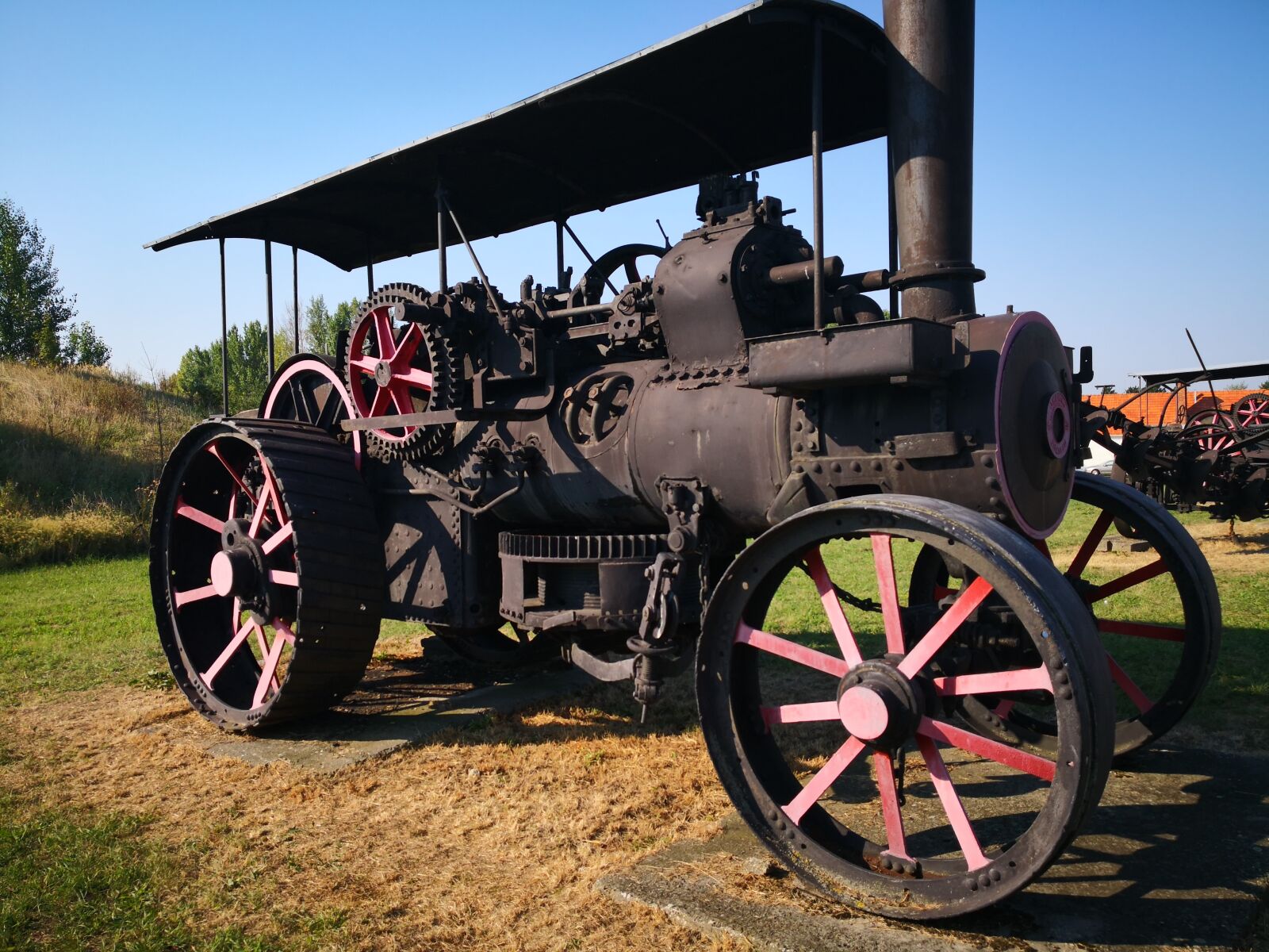 HUAWEI Mate 10 Pro sample photo. Steam tractor, machines, agriculture photography
