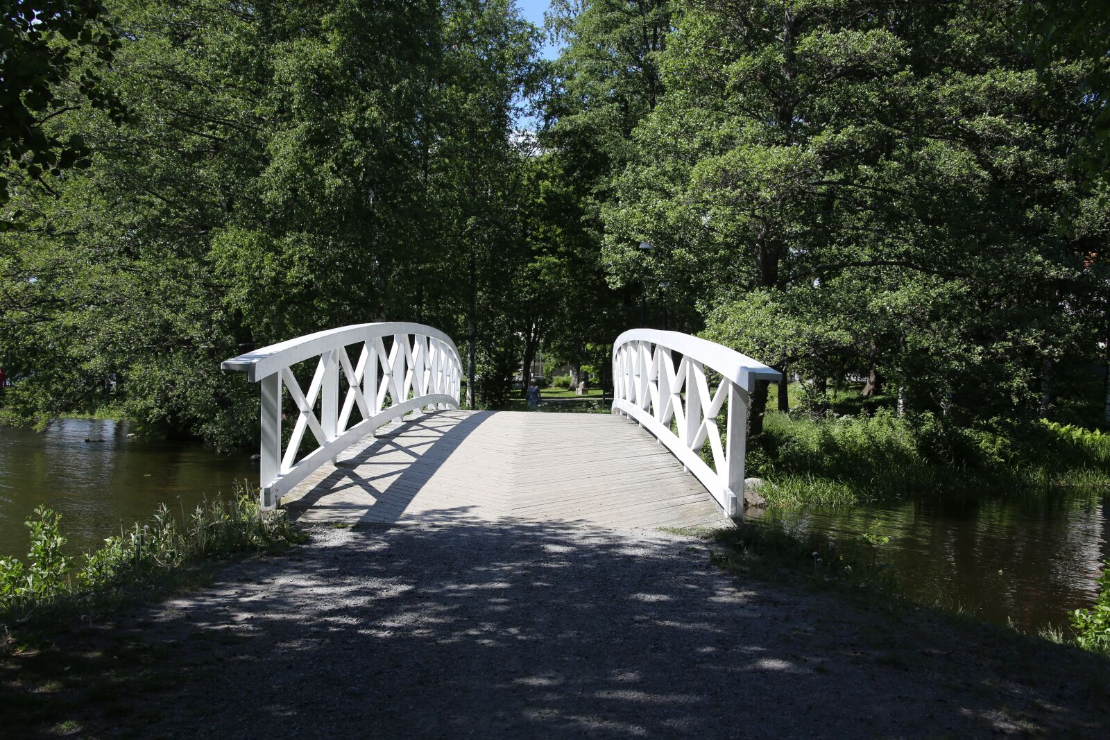 Canon EF 28-300mm F3.5-5.6L IS USM sample photo. Bridge, white, the romantic photography