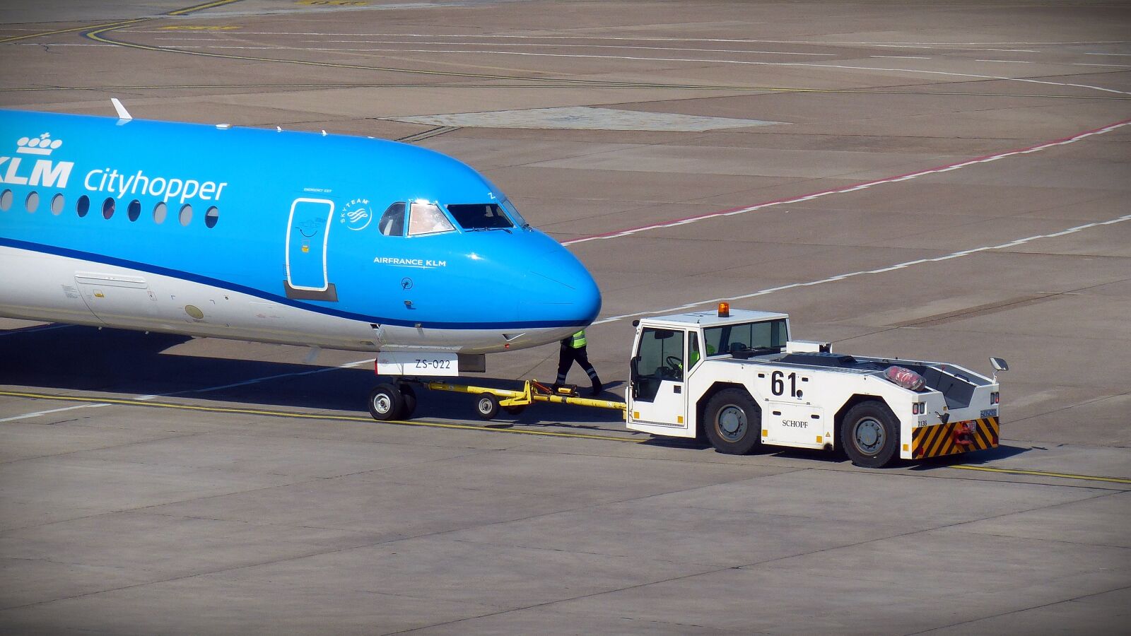 Panasonic Lumix DMC-FZ200 sample photo. Aircraft, airport, vehicle photography