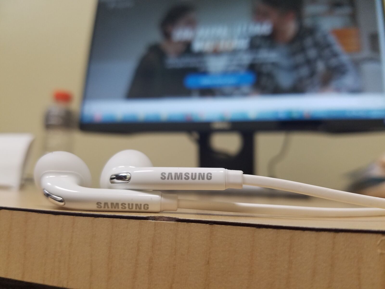 Samsung Galaxy S7 Edge sample photo. Computer, e, learning, earphone photography