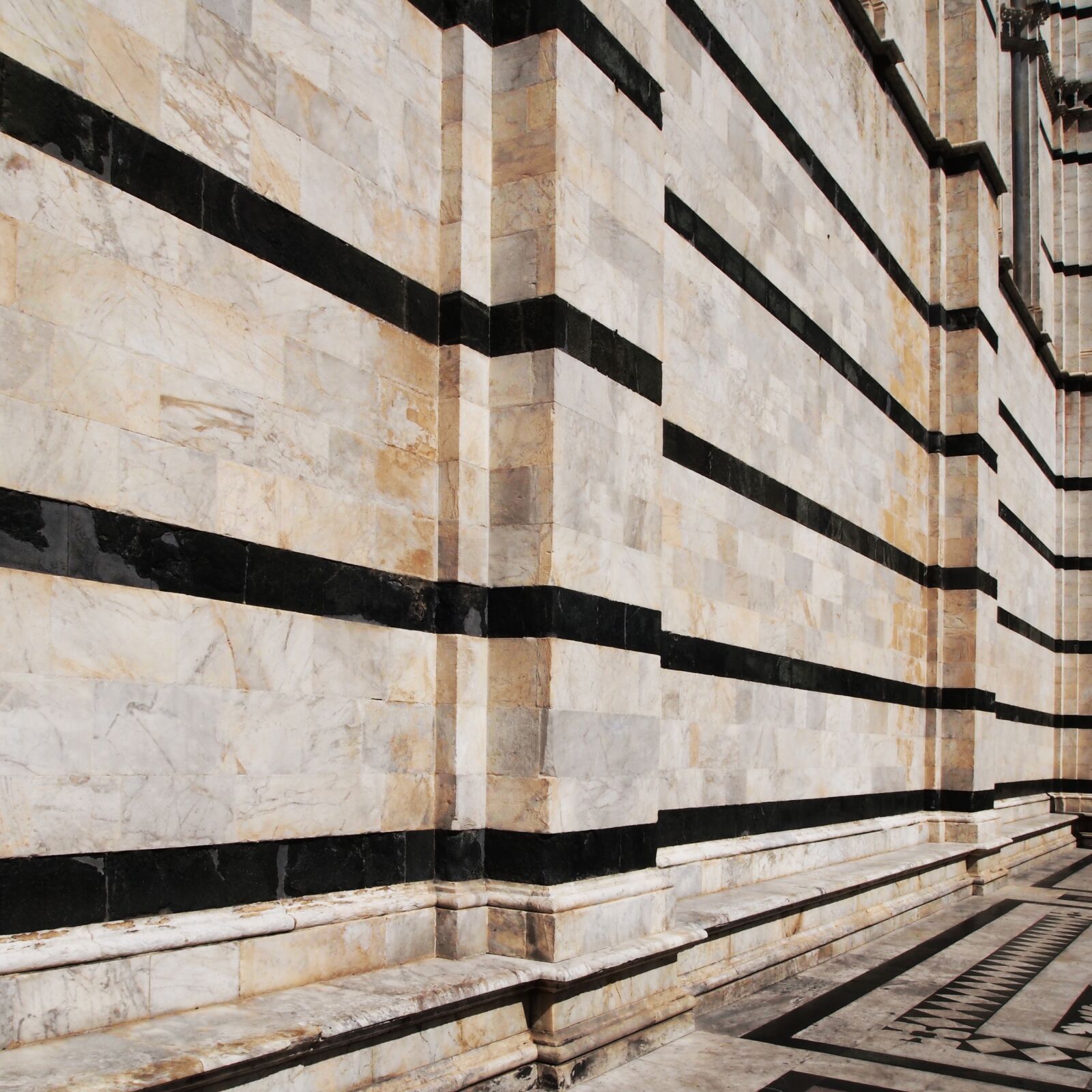 Olympus PEN E-PL1 sample photo. Architecture, duomo, abstract photography