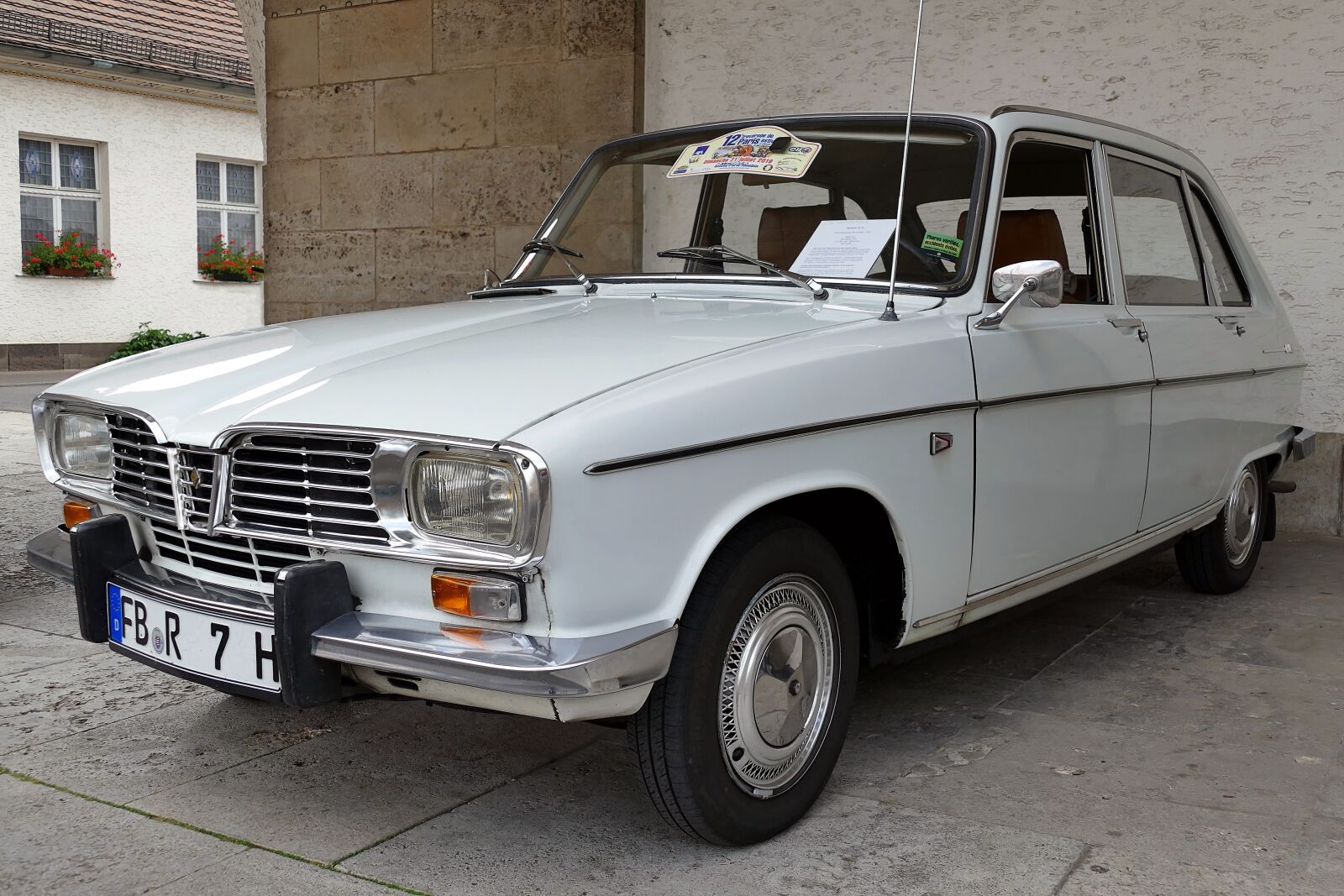 Panasonic Lumix DMC-FZ1000 sample photo. Renault, 16 tl, 1970 photography