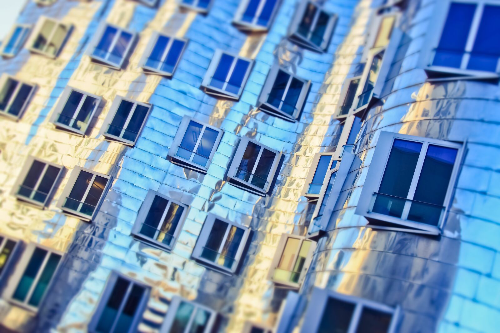 Olympus OM-D E-M10 sample photo. Architecture, building, city photography