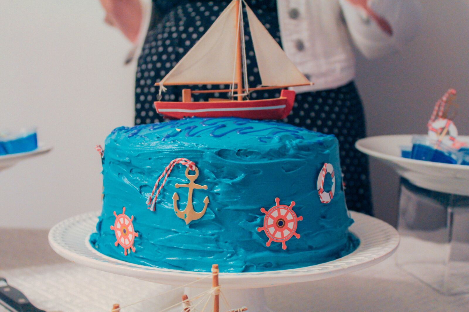 Canon EOS 1200D (EOS Rebel T5 / EOS Kiss X70 / EOS Hi) sample photo. Cake, sailboat, blue photography