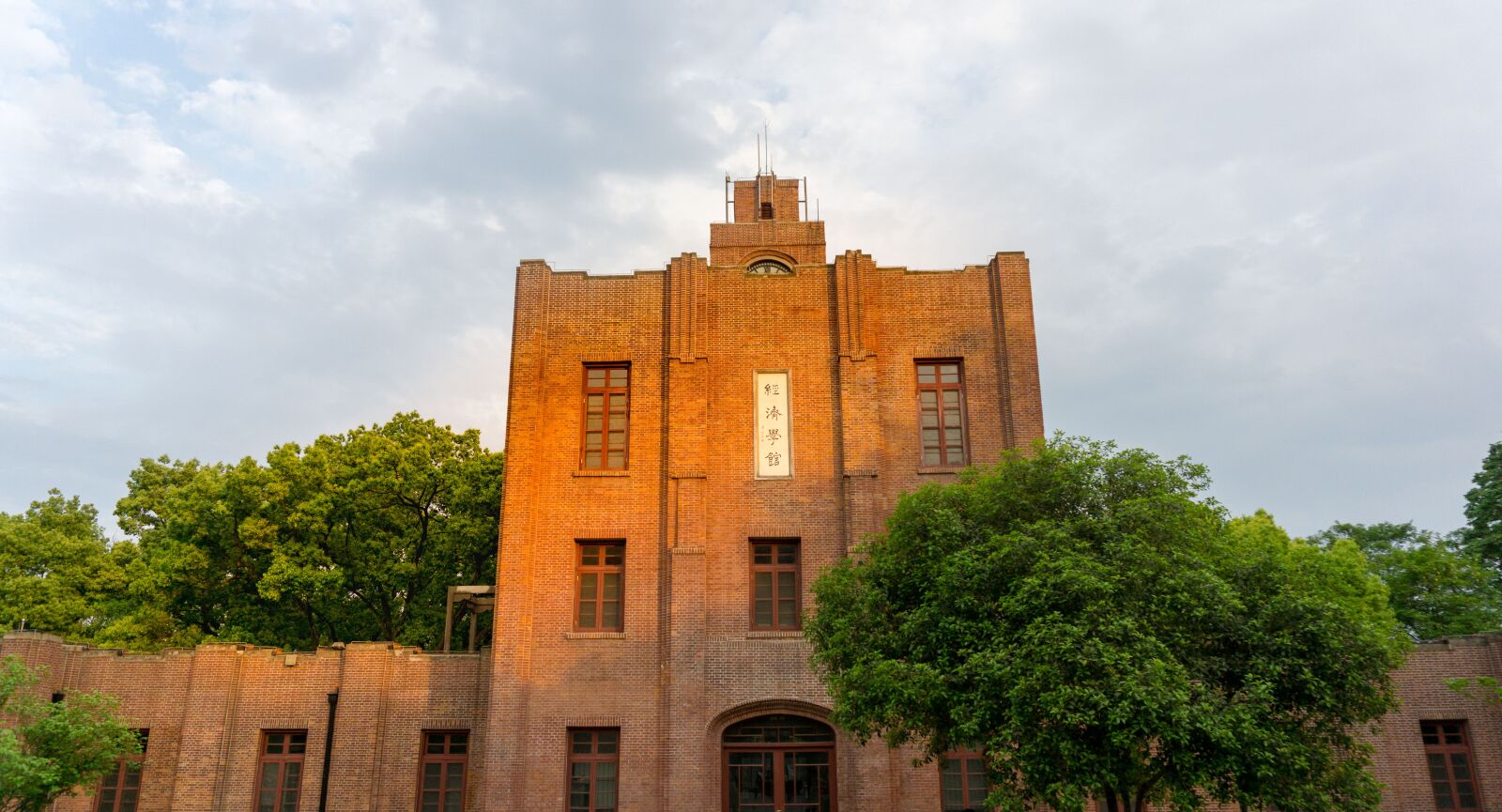 Sony a5100 sample photo. Building, sky, outdoor photography