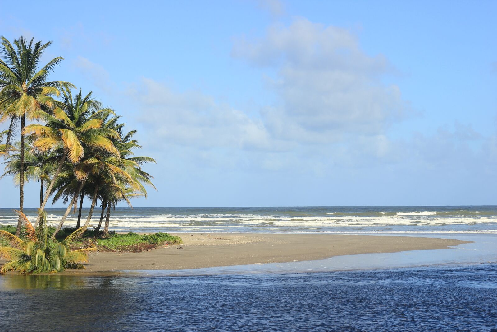 Canon EOS 550D (EOS Rebel T2i / EOS Kiss X4) sample photo. Trinidad, beach, river photography