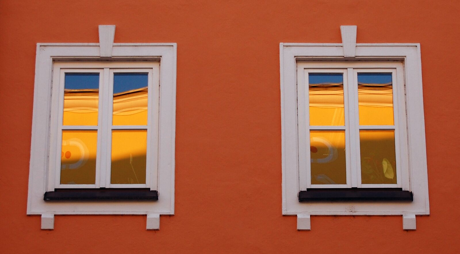 Nikon D40 sample photo. Golden, reflections, windows photography
