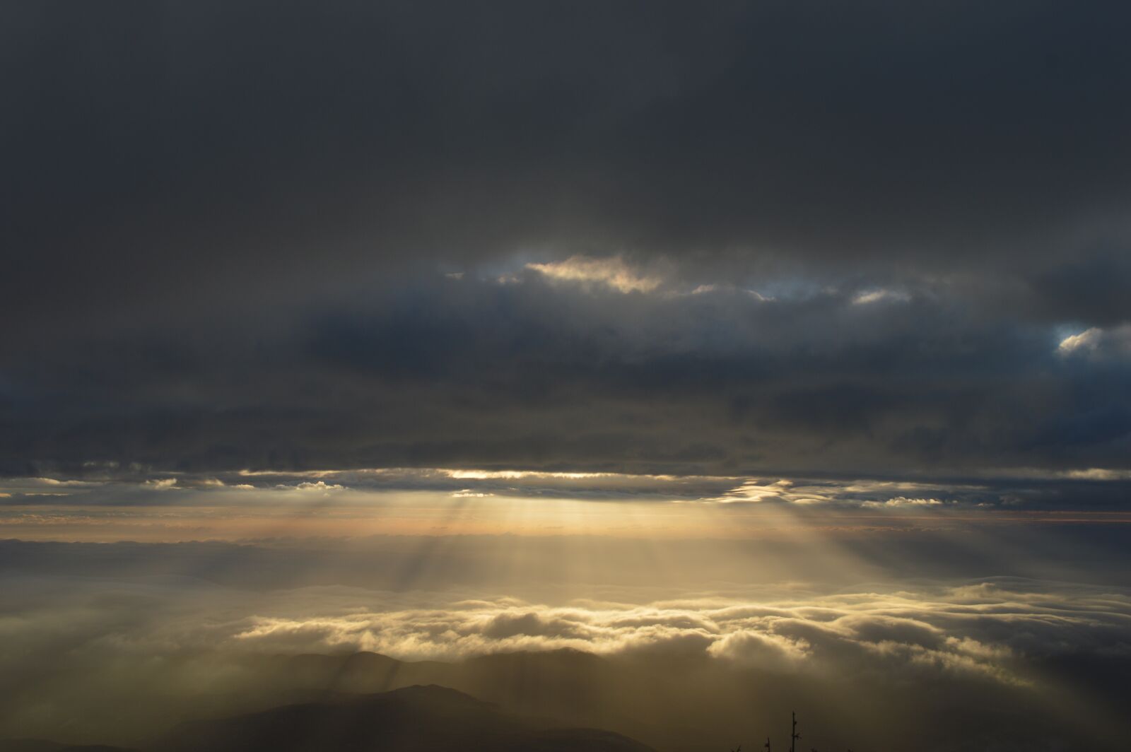 Nikon D3200 sample photo. Sunset, sky, rays of photography