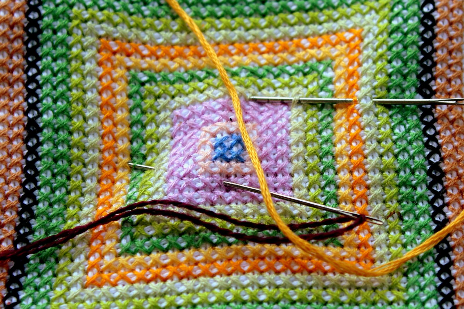 Canon EOS 1200D (EOS Rebel T5 / EOS Kiss X70 / EOS Hi) sample photo. Embroidery, handicraft, wyszywać photography