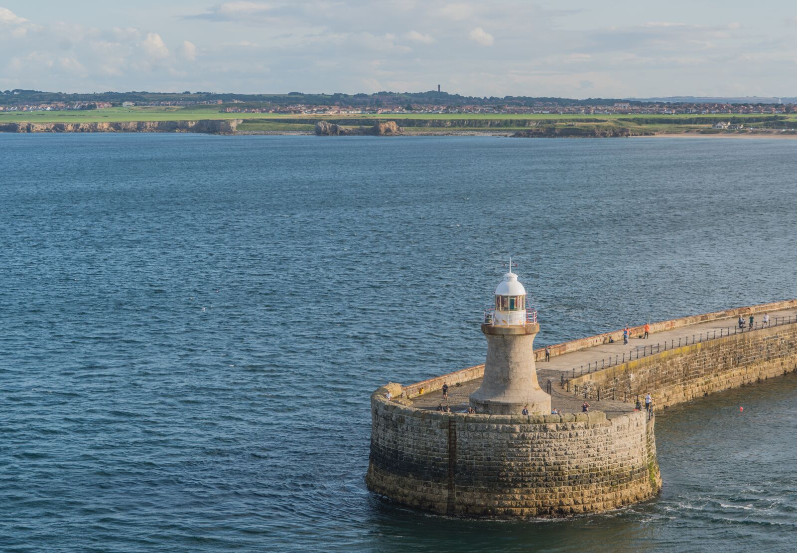 Sony a7R II + Sony FE 24-240mm F3.5-6.3 OSS sample photo. Tyne lighthouse, landmark, tourism photography